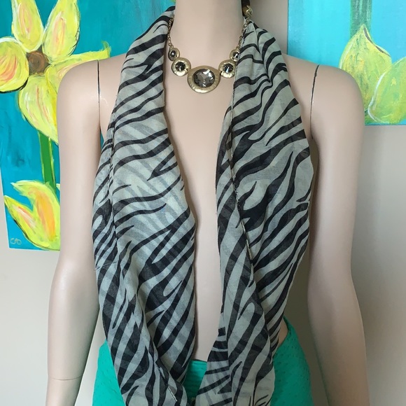 Women’s scarf - Picture 2 of 6